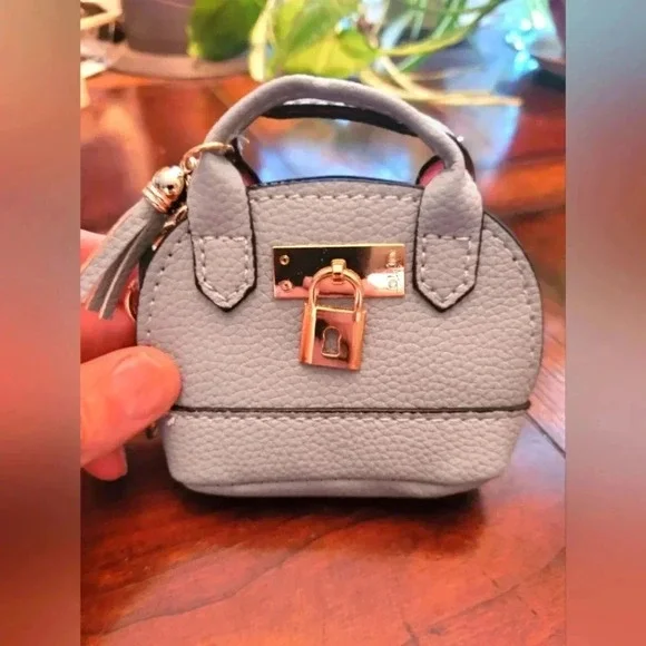 Miniature handbag charms You get one - Picture 4 of 15